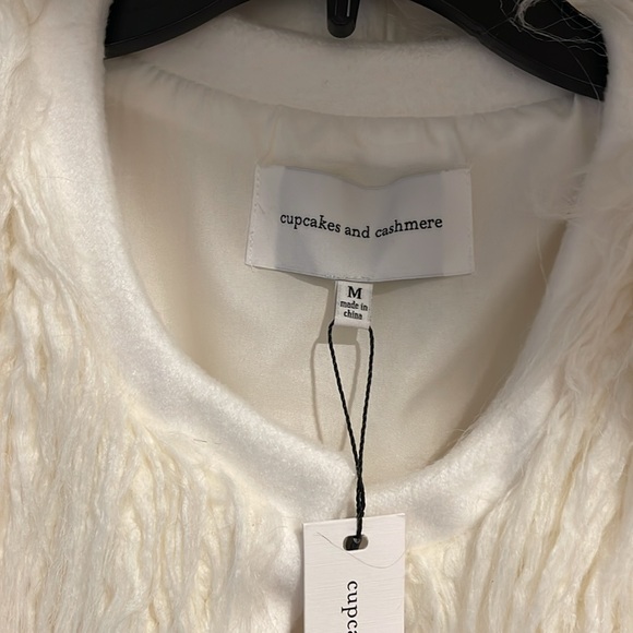 Cupcakes and cashmere winter white faux fur vest - Picture 3 of 6